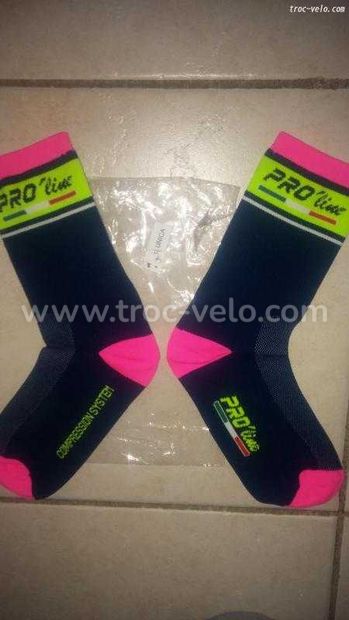 Tenue cycliste chaussettes couleur lampre merida - 1