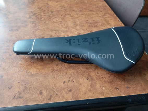 Selle Vélo Fizik Arione Blanche – Vintage 2006 – NOS (neuf Stock) – Fabriquée En Italie