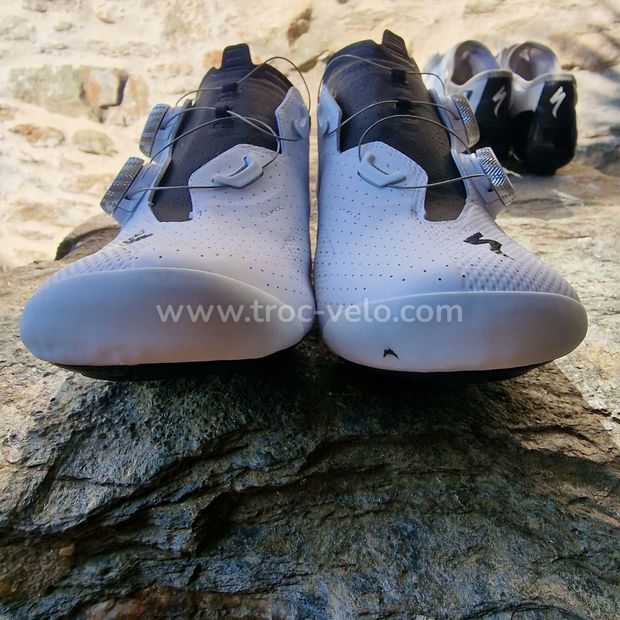 claquette nike rose et blanche