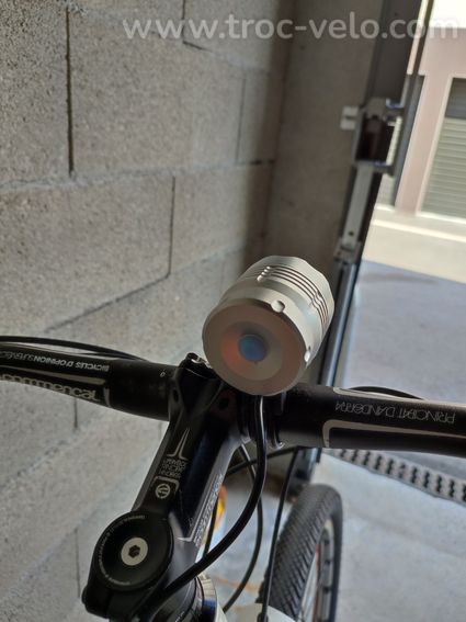 Lampe Vélo Milool 2600 Lumens - USB-C Rechargeable - 4 Modes - Étanche IPX4 - Batterie 8000mAh - Aluminium